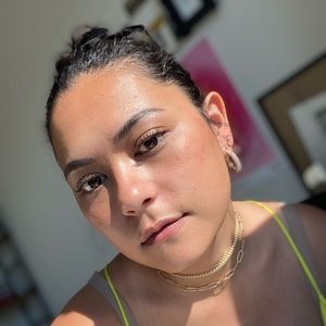 Meet your Posher, Mona